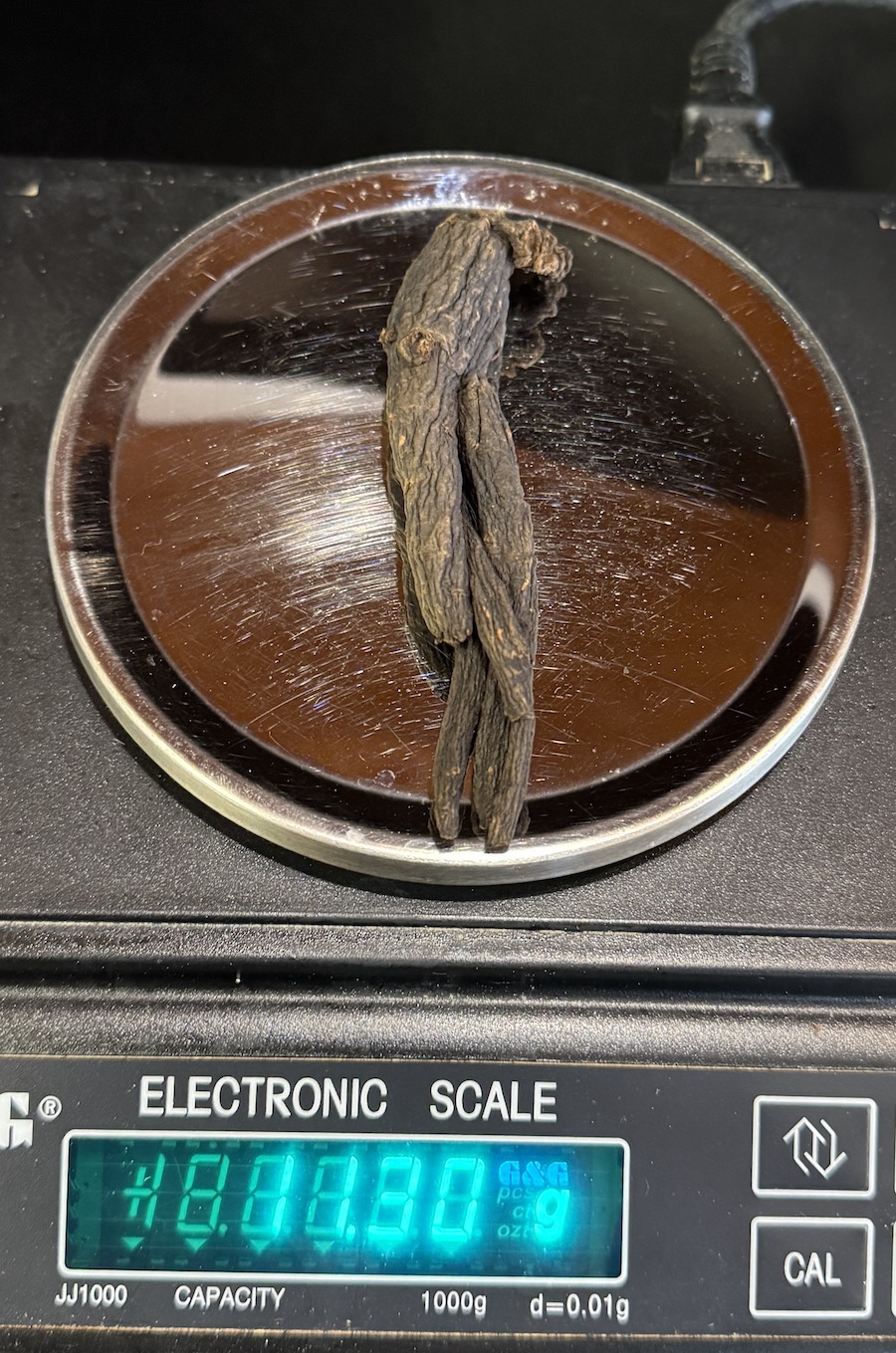 Ženšen, korejský, celý, ČERNÝ, 23,75 g, certifikovaný, rarita z Koreje 